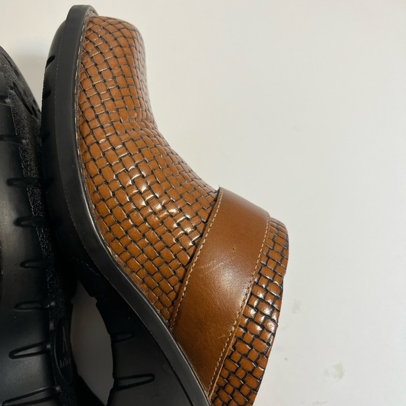 Clarks Artisan Collection Beige Leather Mule Slip-on Heel Shoe Women Size 8M - Picture 14 of 16